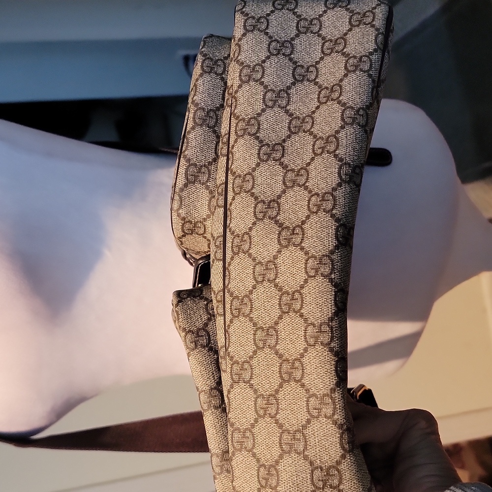 Like new Gucci Beige GG Supreme Canvas Crossbody Bag with Dark Brown Strap - Picture 15 of 15